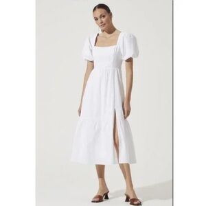 ASTR the label poplin puff sleeve tiered midi dress white. Size M